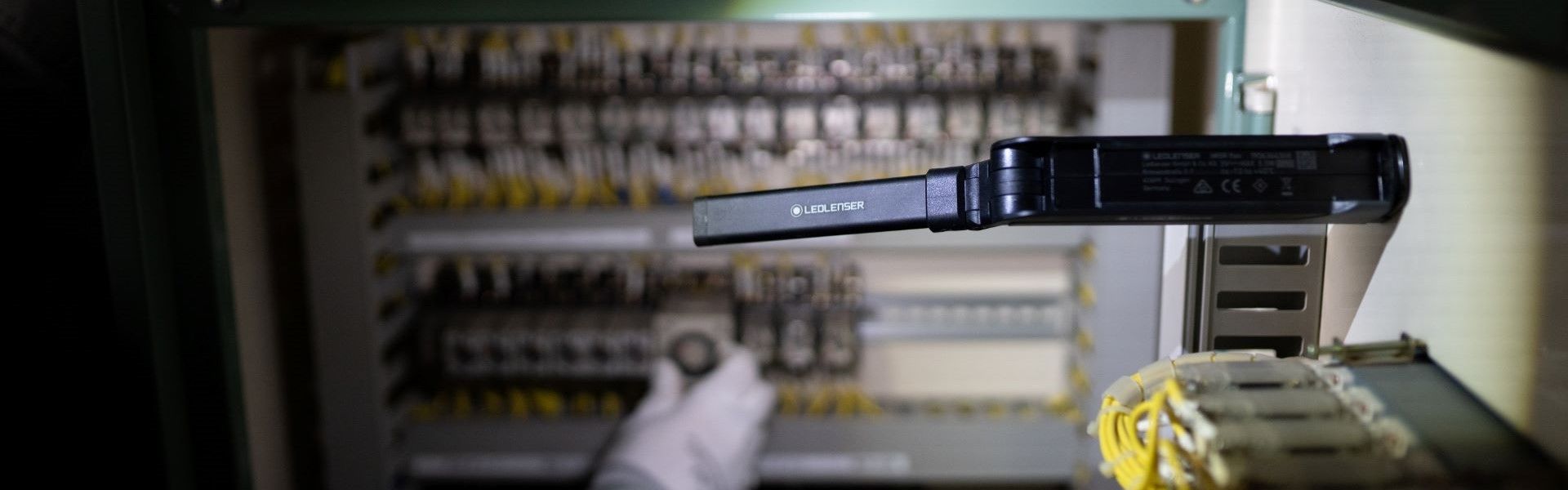 Magnetic LED work light | Ledlenser Webshop